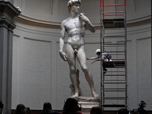 Svelt per il restauro: il trabattello Professional al servizio del David di Michelangelo