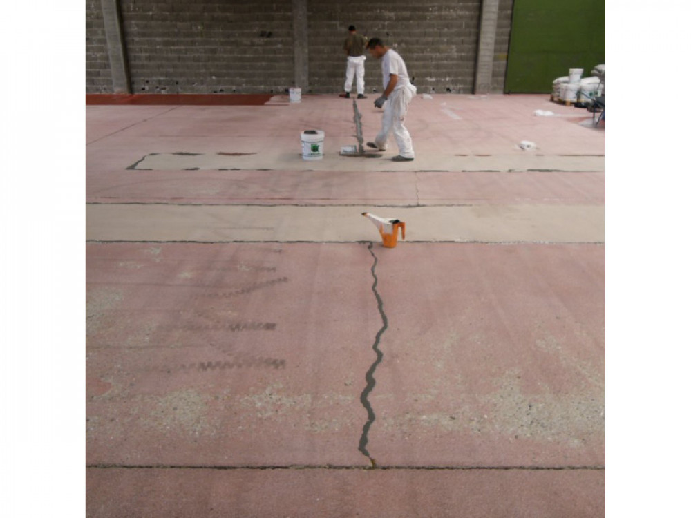 Manutenzione e ripristino delle pavimentazioni danneggiate