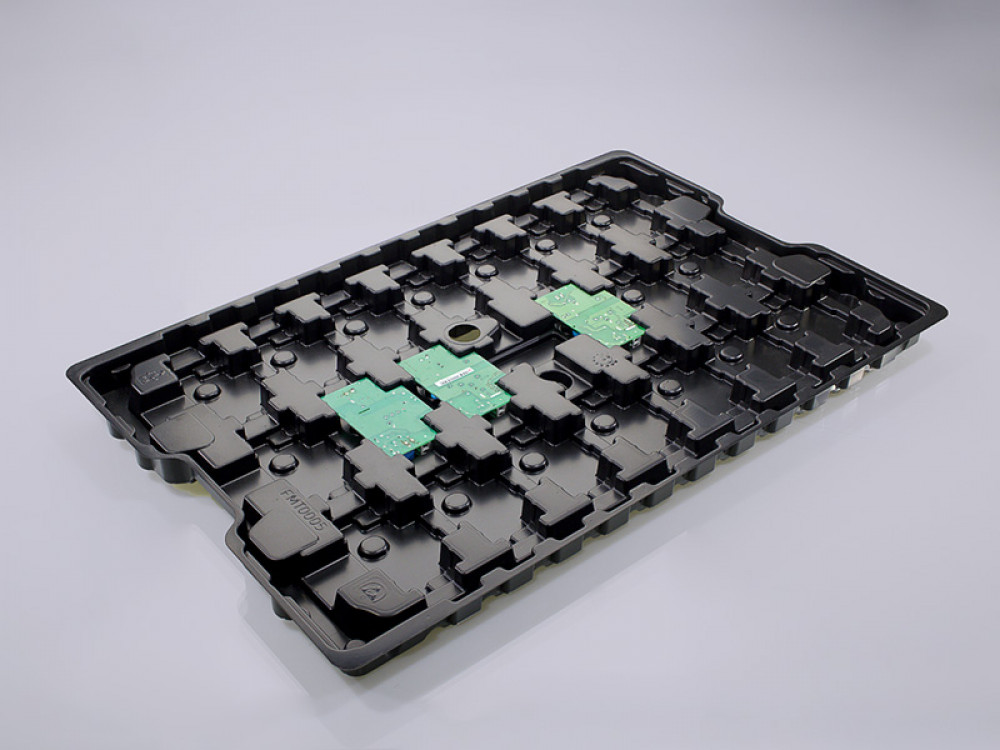 Shaped trays for the electronics industry